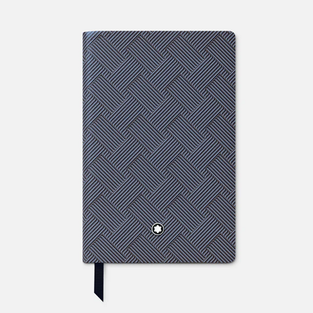 Montblanc Pocket Notebook #148 Extreme 3.0 Lavender Grey (MB134077) е луксозен джобен тефтер от колекцията Extreme 3.0. Произведен в Италия, той впечатлява с корица от естествена телешка кожа с характерния релефен мотив Extreme 3.0, 72 листа (144 линирани страници) висококачествена матова хартия с воден знак Montblanc и компактен формат 90 × 140 mm. Елегантният цвят Lavender Grey и изисканата изработка го превръщат в идеален спътник за ежедневни записки, срещи и пътувания.