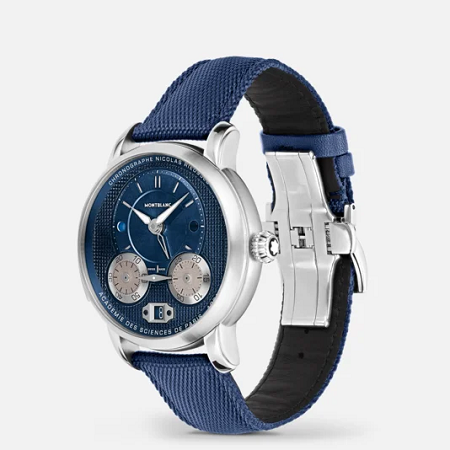 Изключителен швейцарски автоматичен монопушър хронограф Montblanc с 43 mm стоманен корпус, син циферблат Clous de Paris, два въртящи се хронографски диска, втори часови пояс, мануфактурен механизъм MB R200 и синя текстилна каишка.