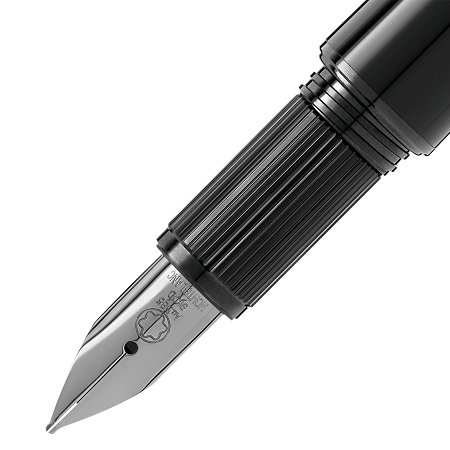 Montblanc StarWalker BlackCosmos Precious Resin Fountain Pen M (129744) е модерна луксозна писалка, вдъхновена от тайнствената дълбочина на Космоса. Корпусът и капачката са изработени от блестяща черна благородна смола, допълнена от елегантни детайли с черно PVD покритие. Патентованата плаваща емблема Montblanc над полупрозрачния сив купол придава емблематичната идентичност на StarWalker, а ръчно изработеното 14K златно перо с рутениево покритие, размер M, осигурява плавна, наситена и прецизна линия. Отличният баланс, монохромният дизайн и безупречната изработка превръщат модела в изключителен избор за професионалисти, ценители на съвременната естетика и колекционери на Montblanc.