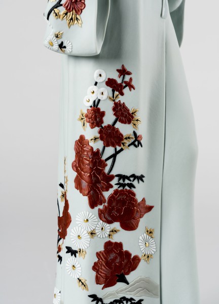 Порцеланова фигура Lladró – Beauty with Dragon Tatoo – Woman Figurine