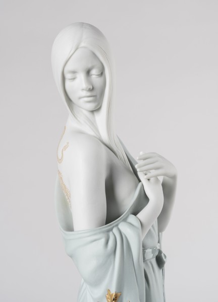 Порцеланова фигура Lladró – Beauty with Dragon Tatoo – Woman Figurine