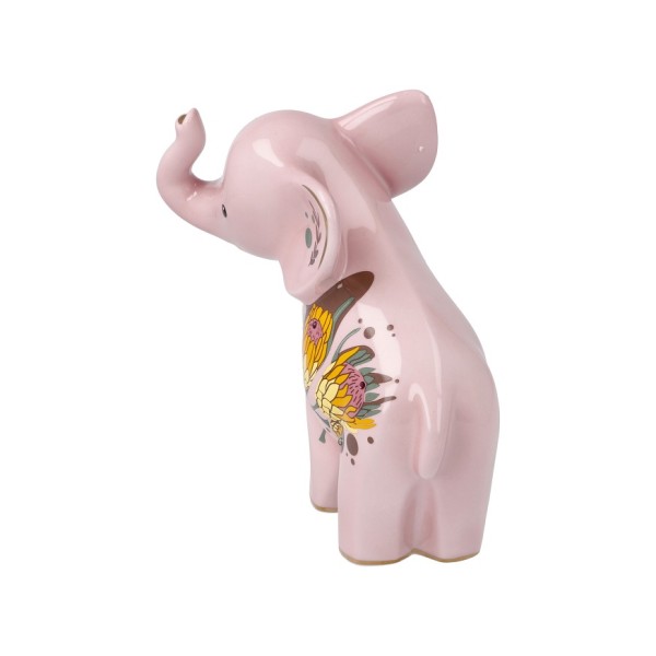 Goebel „Wanjala“ – Elephant de Luxe е изящна порцеланова фигура, носеща името на реалния осиротял африкански слон Wanjala, спасен след тежка суша и впоследствие успешно върнал се към живота в дивата природа. Нежната розова и пастелна декорация, фините кристални камъни и силната история превръщат фигурата в красив символ на мъдрост, устойчивост, надежда и втори шанс.