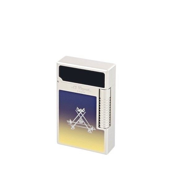 S.T. Dupont Le Grand Dupont Montecristo La Nuit (C23035) е впечатляваща луксозна запалка, създадена в партньорство с легендарната марка пури Montecristo. Корпусът от висококачествен месинг е завършен с естествен син лак с преливащ ефект и паладиево покритие. Едната страна носи сребристото лого на Montecristo, а другата е украсена с изящни мотиви на слънцето и луната, които изграждат характерната идентичност на La Nuit. Моделът разполага с двойна система на запалване, позволяваща избор между деликатен мек пламък за постепенно затопляне на пурата и мощен Torch пламък за прецизно запалване. С размери 6,6 × 3,9 × 1,4 cm, Le Grand Dupont Montecristo La Nuit съчетава френското savoir-faire на S.T. Dupont с културата и ритуала на Montecristo в един изключителен аксесоар за истински ценители.