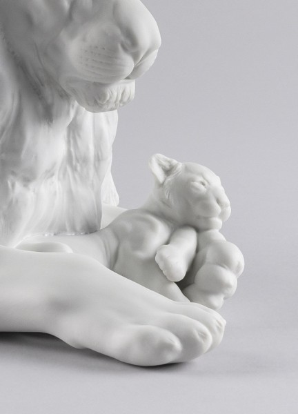 Порцеланова фигура Lladró - Lion with Cub Figurine