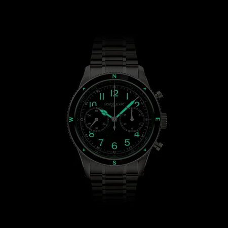 Луксозен швейцарски автоматичен хронограф Montblanc с 42 mm корпус от стомана без кислород, зелен Sfumato ледников циферблат, черни хронографски броячи, керамичен безел и стоманена верижка.