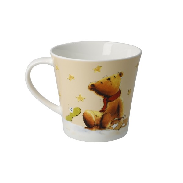Goebel “Dreaming” Peter Schnellhardt 26-500-22-1 е очарователна чаша за кафе и чай от Fine Bone China с вместимост 350 мл и двустранен художествен декор. Мечтателният зимен мотив и характерният стил на Peter Schnellhardt я превръщат в уютен ежедневен аксесоар и прекрасен подарък за ценители на красивите илюстрации.