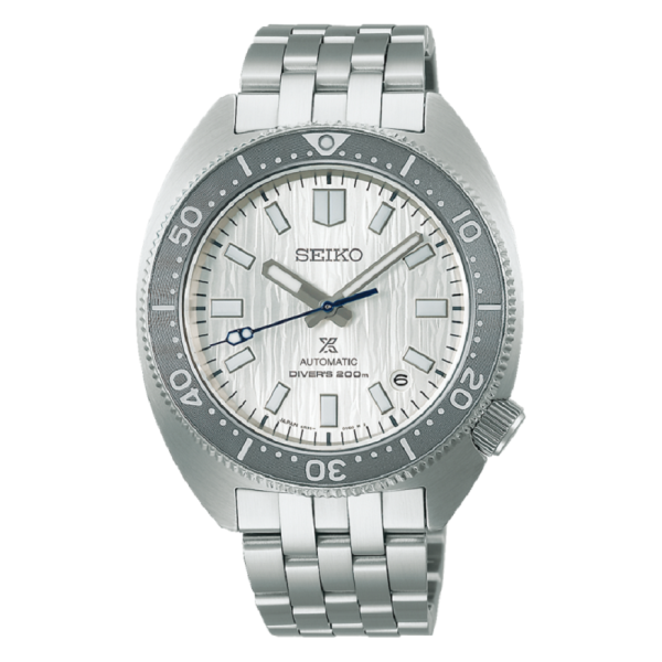 Seiko Prospex Glacier ‘Save the Ocean’ SPB333J1 е лимитиран автоматичен Diver, създаден за 110-годишнината на часовникарството Seiko и произведен в само 5 000 броя. Текстуриран Glacier циферблат, калибър 6R35 с 70 часа резерв, 41 мм корпус със Super-Hard Coating, сапфир-кристал, Diver’s 200 m и допълнителна Seichu каишка превръщат модела в изключително колекционерско предложение.