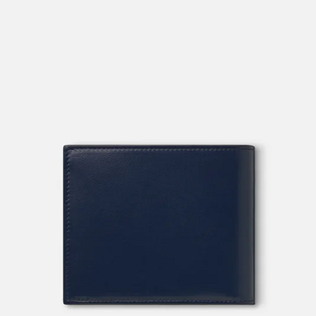 Montblanc Meisterstück Wallet 4cc Coin Case MB131934 е елегантен кожен портфейл, произведен в Италия от висококачествена гладка телешка кожа. Разполага с 4 отделения за карти, 2 отделения за банкноти, практично отделение за монети с капаче и допълнителен вътрешен джоб. Съчетавайки класически дизайн, безупречна изработка и функционалност, този модел е идеалният избор за ценителите на непреходния стил.