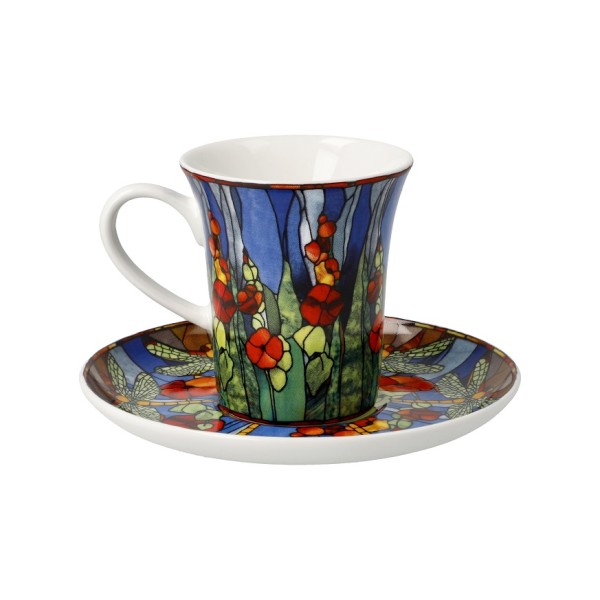 Goebel „Dragonflies“ е елегантна чаша за еспресо с чинийка от Fine Bone China, вдъхновена от Louis Comfort Tiffany. Мотивът с водни кончета и декорацията от истинско злато превръщат комплекта в изискан арт акцент за всеки кафе ритуал.