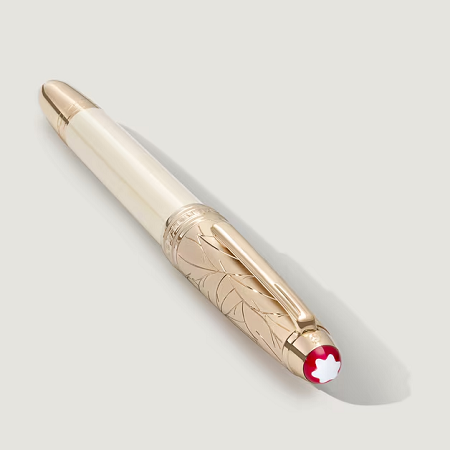 Montblanc Meisterstück Romeo & Juliet Doué Classique е изключителна писалка, вдъхновена от образа на Жулиета в безсмъртната трагедия на Шекспир. Корпусът от благородна смола в цвят слонова кост е съчетан със златиста метална капачка, украсена с релефен мотив на ангелски крила. Ръчно изработеното златно перо със специална гравюра „Juliet“ превръща всяко писане в емоционално преживяване, а изящният дизайн прави този модел истинско колекционерско бижу.
