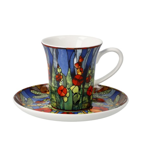 Goebel „Dragonflies“ е елегантна чаша за еспресо с чинийка от Fine Bone China, вдъхновена от Louis Comfort Tiffany. Мотивът с водни кончета и декорацията от истинско злато превръщат комплекта в изискан арт акцент за всеки кафе ритуал.
