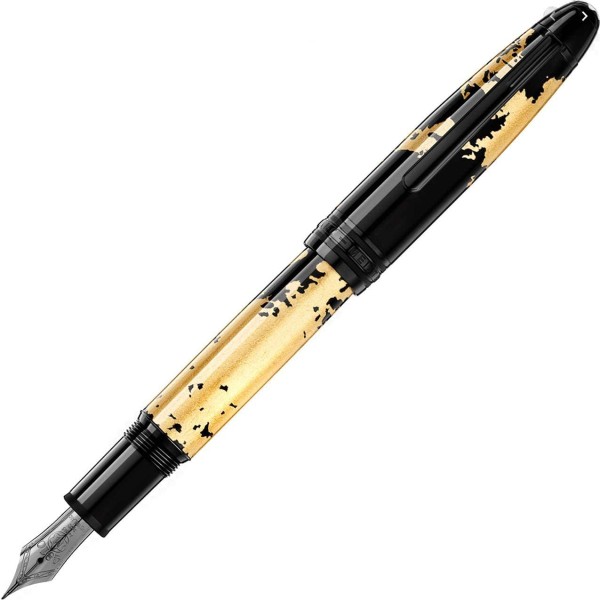 Montblanc Meisterstück Solitaire Calligraphy (119688) е изключителна луксозна писалка, създадена за ценители на красивото писане и калиграфията. Моделът е оборудван с ръчно изработено 18K (Au 750) гъвкаво златно перо (Flexible Nib), което позволява плавна промяна на дебелината на линията – от около 0.3 mm до 1.6 mm в зависимост от натиска. Перото е украсено с характерната гравюра Triple Eight (888), вдъхновена от движенията на калиграфската четка. Благодарение на класическия бутален механизъм и прецизната изработка на серията Meisterstück Solitaire, моделът 119688 предлага неповторимо изживяване при писане и е великолепен избор както за професионални калиграфи, така и за колекционери и ценители на най-високия клас пишещи инструменти.