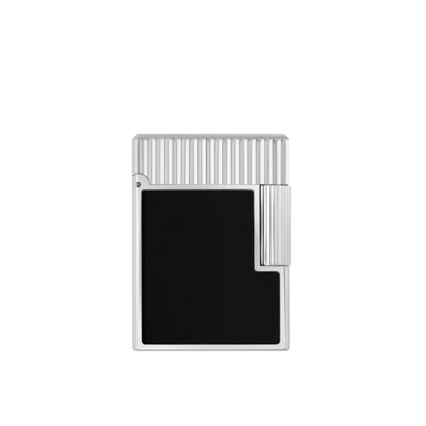 S.T. Dupont Ligne 1 Lacquered Lighter Silver (C14121) е съвременната интерпретация на първата луксозна запалка, създадена от S.T. Dupont. Изработена от масивен месинг, с високогланцов черен естествен лак, вертикално гилоширане и елегантен паладиев финиш, тя впечатлява с изискан дизайн и безупречно качество. Запалката разполага с легендарния звук Cling при отваряне и двоен мек жълт пламък, които превръщат серията Ligne 1 в една от най-емблематичните в историята на S.T. Dupont. Произведена във Франция, тя е престижен аксесоар за ценители на класическия стил и изключителното майсторство.