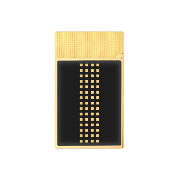 S.T. Dupont Le Grand Behike (C23003CL) е изключителна луксозна запалка, създадена в чест на 15-годишнината на легендарната Línea Behike в официална колаборация между S.T. Dupont и Cohiba. Изработена от масивен месинг с високогланцов черен естествен лак, характерния Behike мотив със златисти детайли и елегантен златен финиш, тя впечатлява с безупречно качество и колекционерска стойност. Моделът разполага с легендарния звук Cling и патентованата система Le Grand Dupont, предлагаща избор между двоен мек жълт пламък и мощен син Jet (Torch) пламък. Това е престижен аксесоар за ценители на премиум пурите, колекционери и любители на истинския френски лукс.