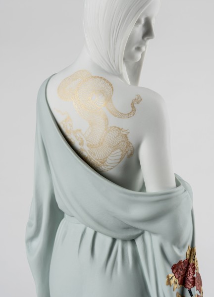 Порцеланова фигура Lladró – Beauty with Dragon Tatoo – Woman Figurine