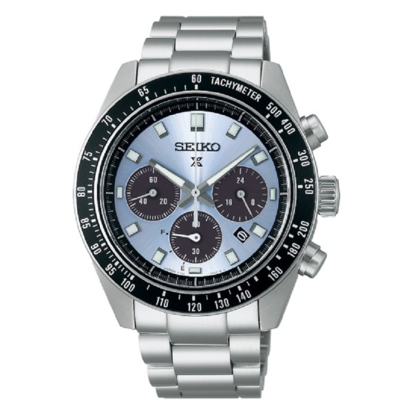 Seiko Prospex ‘Crystal Trophy’ Speedtimer SSC935P1 е соларен хронограф с впечатляващ светлосин циферблат, вдъхновен от блясъка на кристалните спортни трофеи. Соларен калибър V192, корпус 41,4 мм, извит сапфир-кристал, хронограф, тахиметър и водоустойчивост 100 m съчетават спортното наследство на Speedtimer със съвременна японска прецизност.