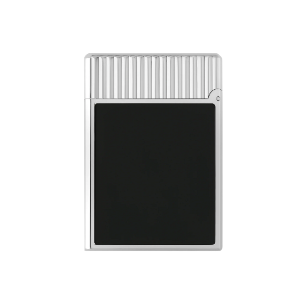 S.T. Dupont Ligne 1 Lacquered Lighter Silver (C14121) е съвременната интерпретация на първата луксозна запалка, създадена от S.T. Dupont. Изработена от масивен месинг, с високогланцов черен естествен лак, вертикално гилоширане и елегантен паладиев финиш, тя впечатлява с изискан дизайн и безупречно качество. Запалката разполага с легендарния звук Cling при отваряне и двоен мек жълт пламък, които превръщат серията Ligne 1 в една от най-емблематичните в историята на S.T. Dupont. Произведена във Франция, тя е престижен аксесоар за ценители на класическия стил и изключителното майсторство.
