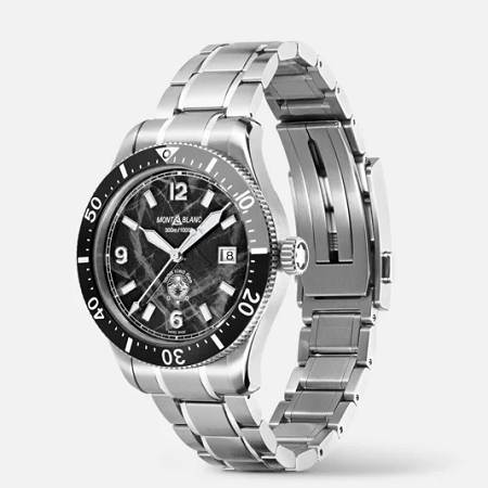 Професионален швейцарски дайвърски часовник Montblanc с 41 mm стоманен корпус, черен ледников циферблат, автоматичен механизъм MB 24.17, двуцветен керамичен безел и регулируема стоманена верижка.