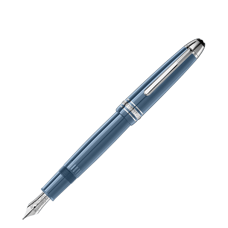 Montblanc Meisterstück Glacier LeGrand Blue Fountain Pen M (129393) е специално издание, вдъхновено от величествения ледник Mer de Glace в масива Монблан. Изработена от синьо-сива благородна смола, с елегантни платинено покрити детайли и ръчно изработено 14K (Au 585) златно перо с родиево покритие, украсено с гравюра на легендарния „Леден дракон“, тази писалка съчетава природно вдъхновение с емблематичното майсторство на Montblanc. Перото M (Medium) осигурява плавно и наситено писане, а размерът LeGrand предлага отличен баланс и комфорт за продължителна употреба. Благодарение на класическата бутална система за пълнене и отличителния си дизайн, моделът е изключителен избор за ценители, колекционери и професионалисти, които търсят луксозен пишещ инструмент с характер и история.