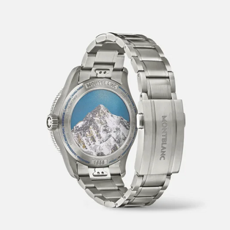 Швейцарски автоматичен часовник Montblanc с 42 mm титаниев корпус без кислород, тъмносив ледников циферблат, два въртящи се глобуса, World Time функция и регулируема титаниева гривна.