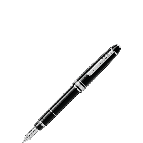 Montblanc Meisterstück Platinum Line Hommage à W.A. Mozart (Small Size) 107706 е елегантна компактна писалка, вдъхновена от гения на Волфганг Амадеус Моцарт. Изработена от черна благородна смола с платинено покрити детайли, тя съчетава класическия дизайн на колекцията Meisterstück с удобен малък размер. Ръчно изработеното 14K (Au 585) златно перо с родиево покритие, размер M, осигурява плавно и прецизно писане, а системата с оригинални мастилени патрони Montblanc гарантира удобство при ежедневна употреба. Моделът 107706 е идеален избор за ценители на изисканите пишещи инструменти, които търсят компактност, елегантност и легендарното качество на Montblanc.