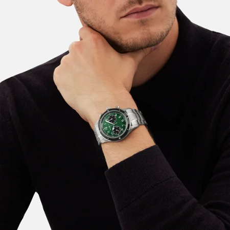 Луксозен швейцарски автоматичен хронограф Montblanc с 42 mm корпус от стомана без кислород, зелен Sfumato ледников циферблат, черни хронографски броячи, керамичен безел и стоманена верижка.