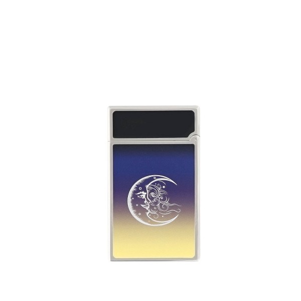 S.T. Dupont Le Grand Dupont Montecristo La Nuit (C23035) е впечатляваща луксозна запалка, създадена в партньорство с легендарната марка пури Montecristo. Корпусът от висококачествен месинг е завършен с естествен син лак с преливащ ефект и паладиево покритие. Едната страна носи сребристото лого на Montecristo, а другата е украсена с изящни мотиви на слънцето и луната, които изграждат характерната идентичност на La Nuit. Моделът разполага с двойна система на запалване, позволяваща избор между деликатен мек пламък за постепенно затопляне на пурата и мощен Torch пламък за прецизно запалване. С размери 6,6 × 3,9 × 1,4 cm, Le Grand Dupont Montecristo La Nuit съчетава френското savoir-faire на S.T. Dupont с културата и ритуала на Montecristo в един изключителен аксесоар за истински ценители.